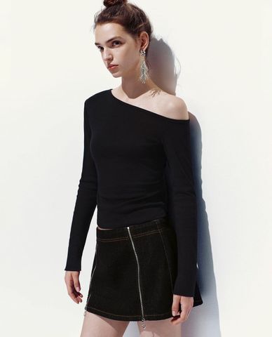  URBAN REVIVO - Áo trễ vai nữ tay dài phom ôm 