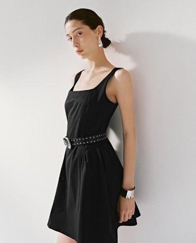  URBAN REVIVO - Đầm hai dây mini cổ vuông dáng xoè 