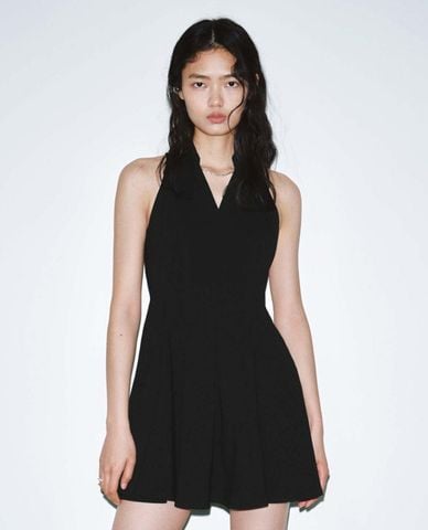  URBAN REVIVO - Đầm sát nách mini cổ bẻ dáng xòe 