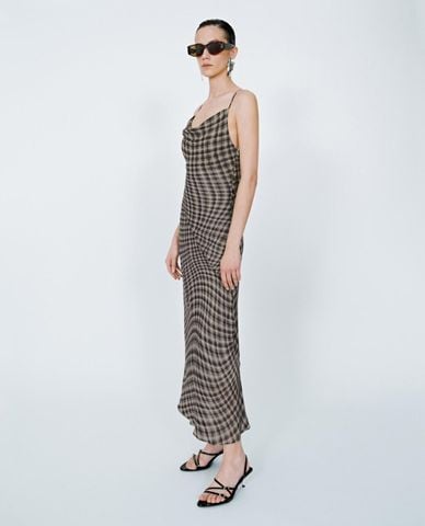  URBAN REVIVO - Đầm hai dây midi cổ đổ 