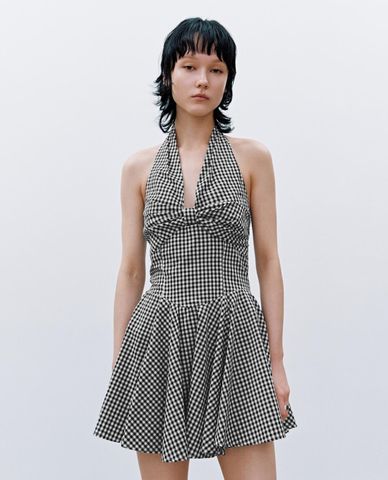  URBAN REVIVO - Đầm xếp li mini cổ yếm kẻ caro 