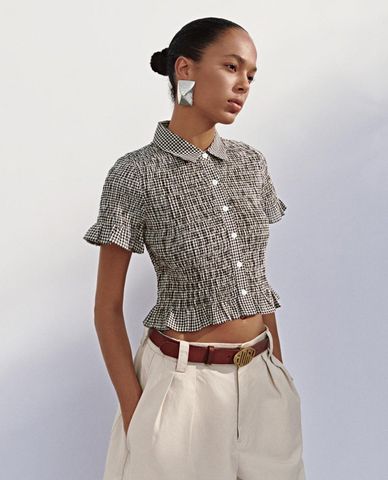  URBAN REVIVO - Áo sơ mi nữ tay ngắn nhún bèo 