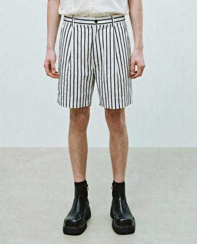  URBAN REVIVO - Quần short nam ống rộng kẻ sọc 