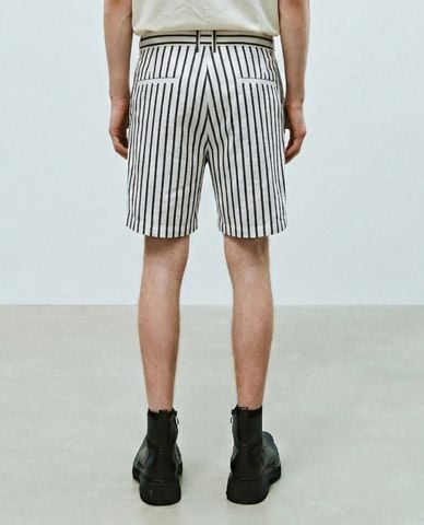  URBAN REVIVO - Quần short nam ống rộng kẻ sọc 