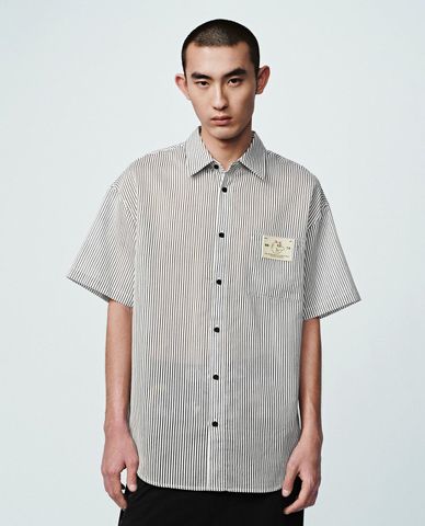  URBAN REVIVO - Áo sơ mi nam tay ngắn kẻ sọc 