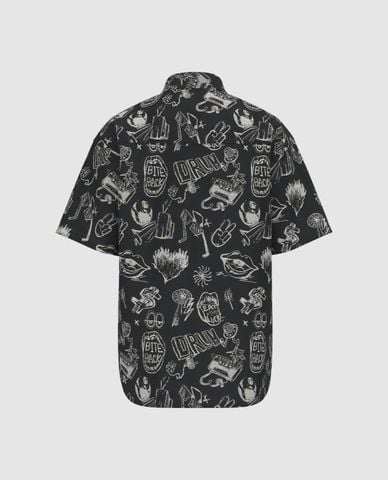  URBAN REVIVO - Áo sơ mi nam tay ngắn in họa tiết 