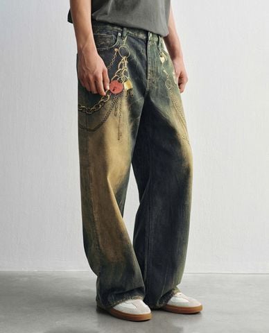  URBAN REVIVO - Quần jeans nam ống rộng họa tiết bụi bặm 