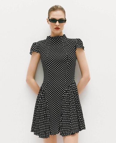  URBAN REVIVO - Đầm mini chữ A cổ cao họa tiết chấm bi 
