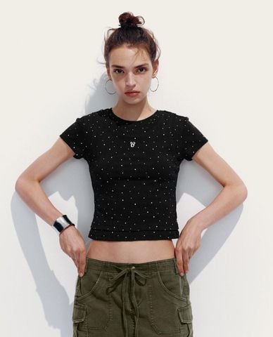  URBAN REVIVO - Áo croptop nữ cổ tròn tay ngắn chấm bi 