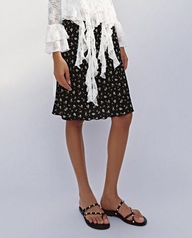  URBAN REVIVO - Chân váy phom suông mini hoa nhí 