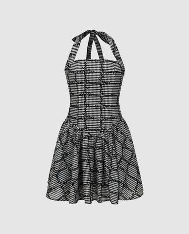  URBAN REVIVO - Đầm mini cổ yếm kẻ sọc caro 