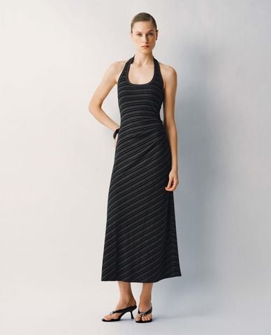 URBAN REVIVO - Đầm dệt kim midi cổ yếm sọc chéo 
