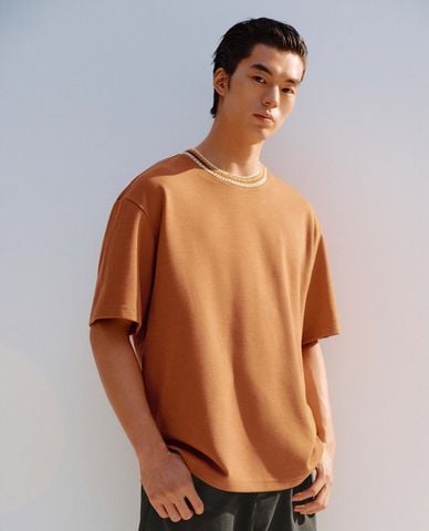  URBAN REVIVO - Áo thun nam cổ tròn tay ngắn phối viền 