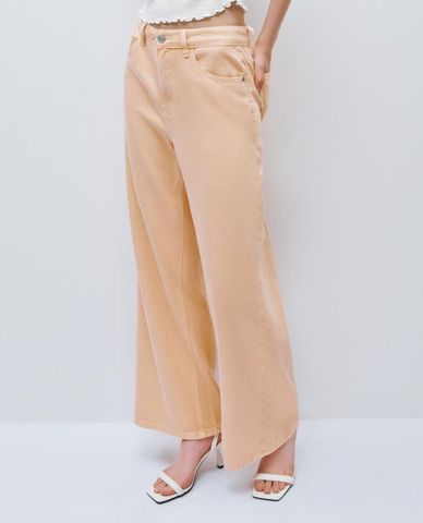  URBAN REVIVO - Quần jeans nữ ống rộng thời thượng 
