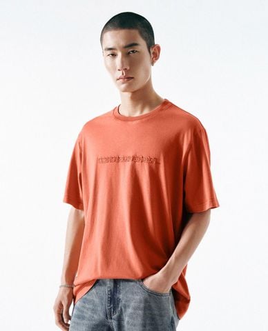  URBAN REVIVO - Áo thun nam cổ tròn tay ngắn thêu họa tiết 