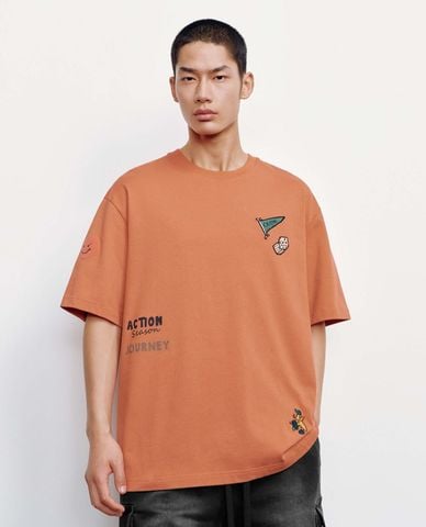  URBAN REVIVO - Áo thun nam cổ tròn tay ngắn in hình 