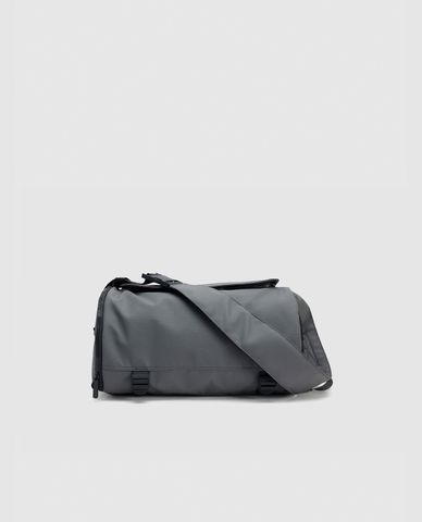  URBAN REVIVO - Túi đeo chéo unisex phom hình trụ 