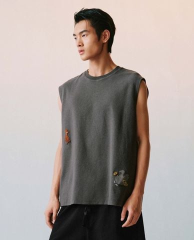  URBAN REVIVO - Áo sát nách nam cổ tròn thêu họa tiết 