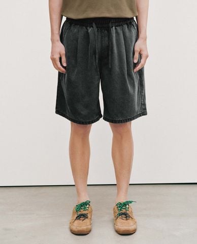  URBAN REVIVO - Quần short jeans nam lưng thun wash bạc 