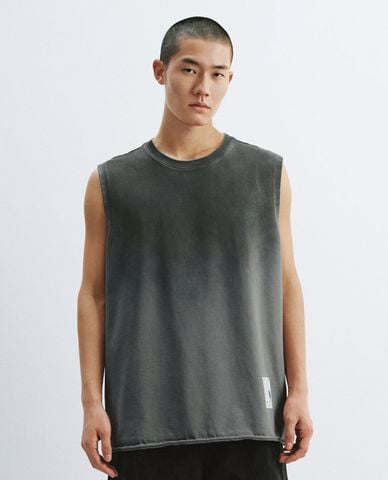  URBAN REVIVO - Áo sát nách nam cổ tròn in họa tiết 