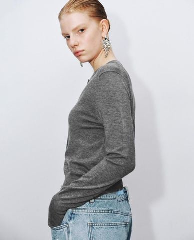  URBAN REVIVO - Áo khoác cardigan nữ tay loe phối nút 