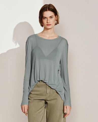  URBAN REVIVO - Áo dệt kim nữ cổ tròn tay dài phom suông 