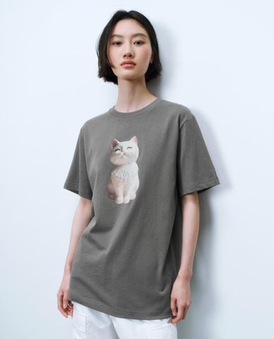  URBAN REVIVO - Áo thun nữ cổ tròn tay ngắn in họa tiết 