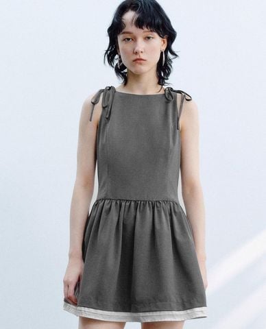  URBAN REVIVO - Đầm sát nách mini cổ tròn thắt nơ 