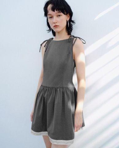  URBAN REVIVO - Đầm sát nách mini cổ tròn thắt nơ 