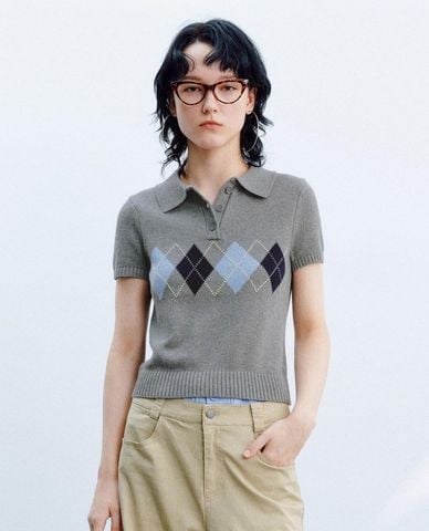  URBAN REVIVO - Áo dệt kim nữ cổ bẻ tay ngắn phối nút 