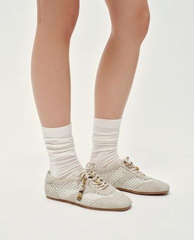  URBAN REVIVO - Giày sneakers nữ cổ thấp phong cách retro 