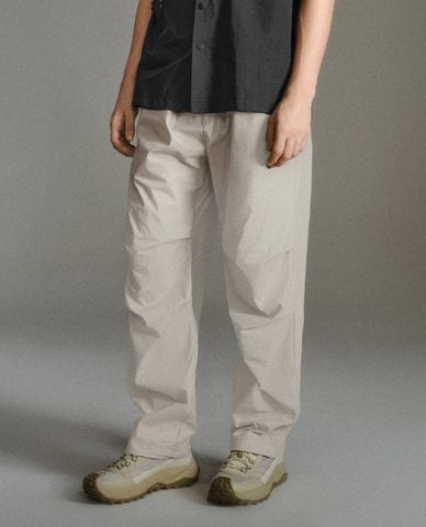  URBAN REVIVO - Quần nam ống đứng lưng thun 