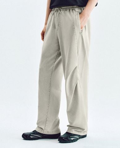  URBAN REVIVO - Quần jeans nam ống đứng lưng thun 