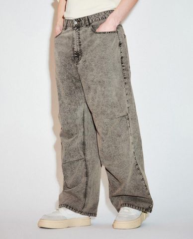  URBAN REVIVO - Quần jeans nam ống rộng lưng thun 