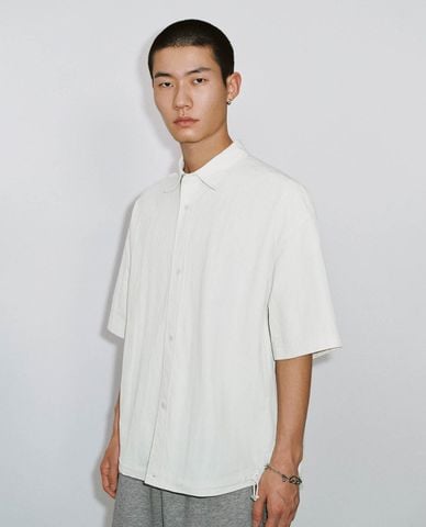  URBAN REVIVO - Áo sơ mi nam tay ngắn phối dây rút 