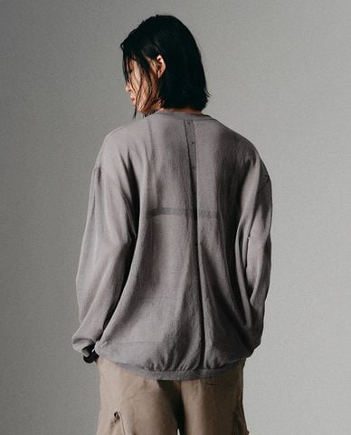  URBAN REVIVO - Áo dệt kim nữ cổ tròn tay dài phom suông 