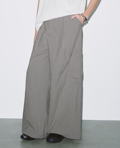  URBAN REVIVO - Quần nữ ống rộng phối túi hộp 