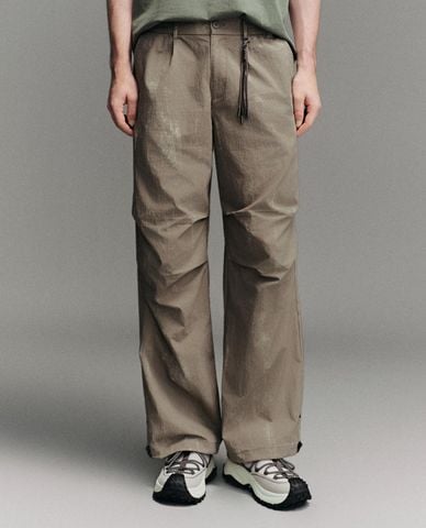  URBAN REVIVO - Quần nam ống rộng phối lưng thun 