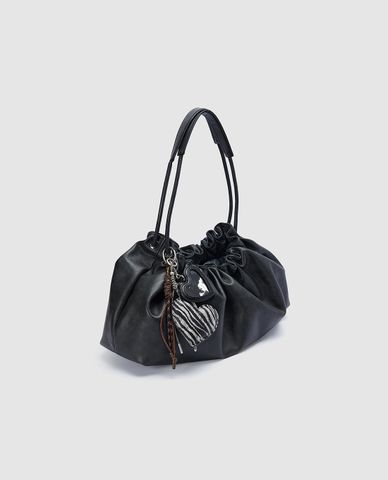  URBAN REVIVO - Túi đeo vai nữ phối dây rút kèm charm 