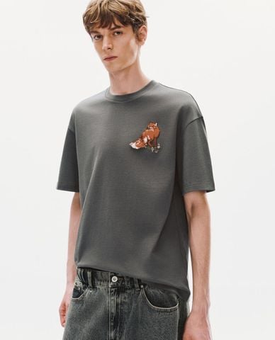  URBAN REVIVO - Áo thun nam cổ tròn tay ngắn in hình 