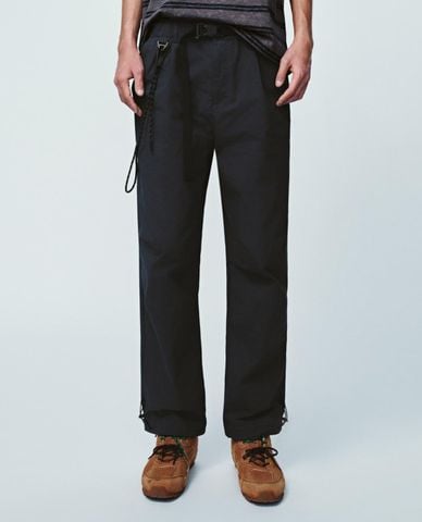  URBAN REVIVO - Quần nam ống đứng phối dây rút 