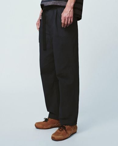  URBAN REVIVO - Quần nam ống đứng phối dây rút 