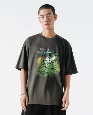  URBAN REVIVO - Áo thun nam cổ tròn tay ngắn in họa tiết 