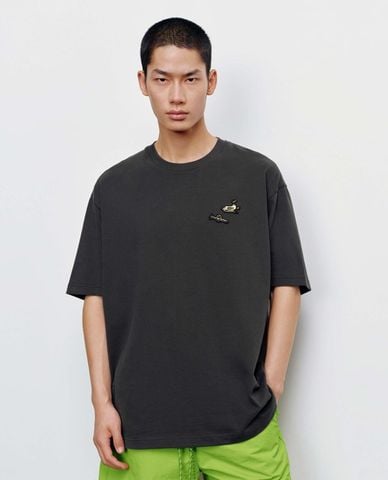  URBAN REVIVO - Áo thun nam cổ tròn tay ngắn in hình 