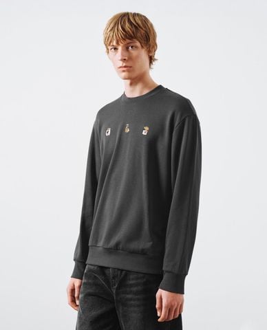  URBAN REVIVO - Áo sweatshirt nam cổ tròn tay dài phối họa tiết 
