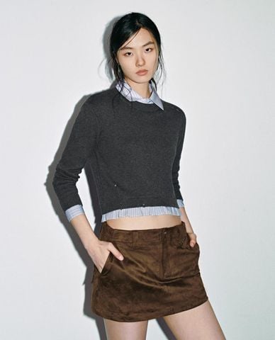  URBAN REVIVO - Áo dệt kim nữ cổ sơ mi tay dài 