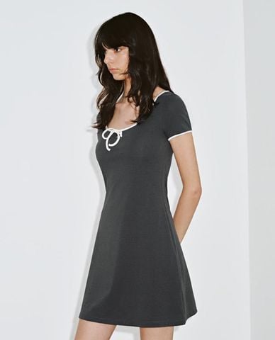  URBAN REVIVO - Đầm mini cổ vuông tay ngắn phối nơ 