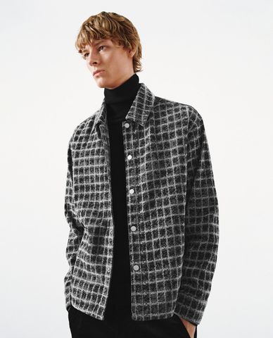  URBAN REVIVO - Áo khoác sơ mi nam tay dài họa tiết caro 