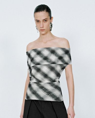  URBAN REVIVO - Áo trễ vai nữ phom ôm họa tiết caro 