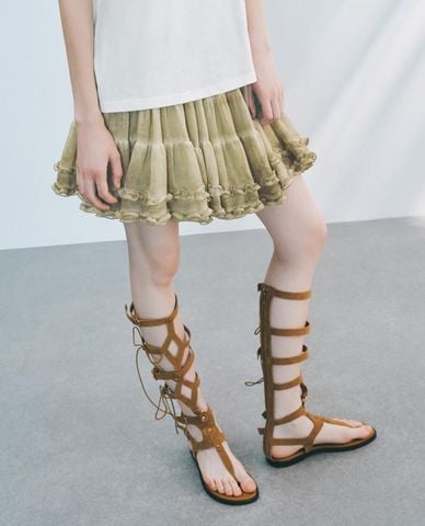  URBAN REVIVO - Chân váy xếp tầng mini nhún bèo 